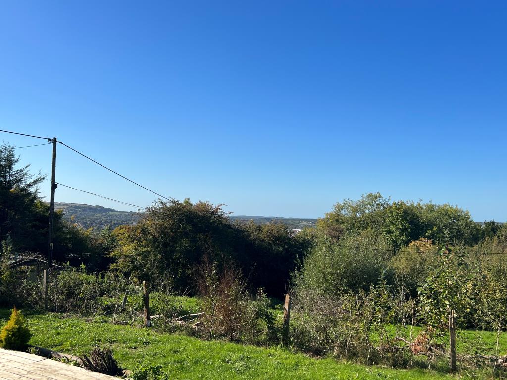 Lot: 14 - HOLIDAY BUNGALOW WITH VIEWS -